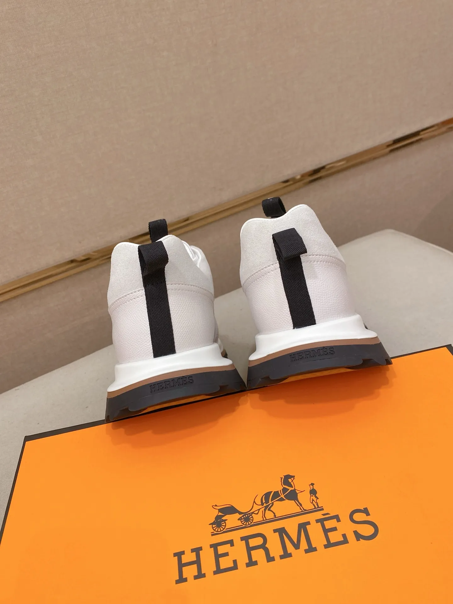 Men's clothing and shoes💰: 520💰《HERMES》【Classic original single version】Hermès; top 🔝purchasing agent🔍🔍men's latest 🇺🇸 counter sales simultaneously, original imported from Italy ▲▲first-layer cowhide ▲▲ (high-end, nobility, class) times) Exquisite workmanship (Italian 🇮🇹Imported water-dyed 🐂cowhide lining) sole: Original sole provided by the original factory, ⚠️exclusive double-layer activity·TPR·rubber·combined molded outsole; super comfortable·wear-resistant·non-slip·environmental protection The real thing is more beautiful if you take the real thing (high quality, follow the order), you can enter and exit the counter at will * Number of yards: 38·39·40·41·42·43·44# (can be customized 45.)